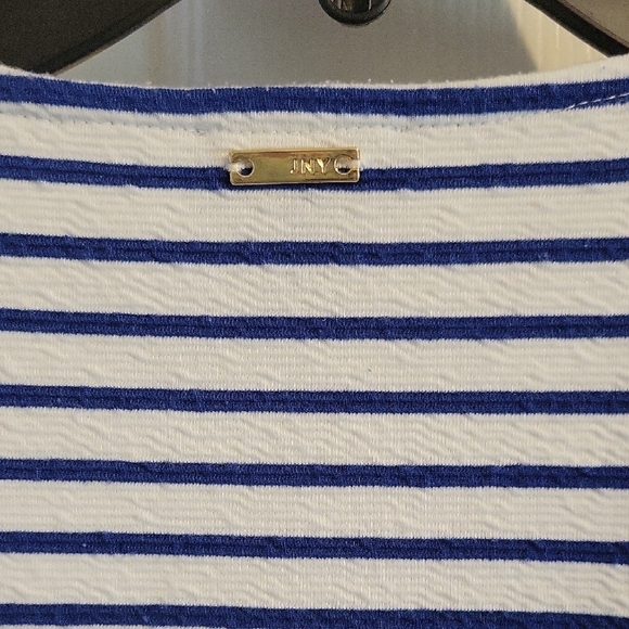 Jones NY szLg Blue and White Striped V-Neck sleeveless Blouse - Picture 5 of 6